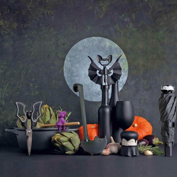 Bat Bottle Opener for Wine and bottles. 2-in-1 spooky corkscrew wine opener - Picture 8 of 10